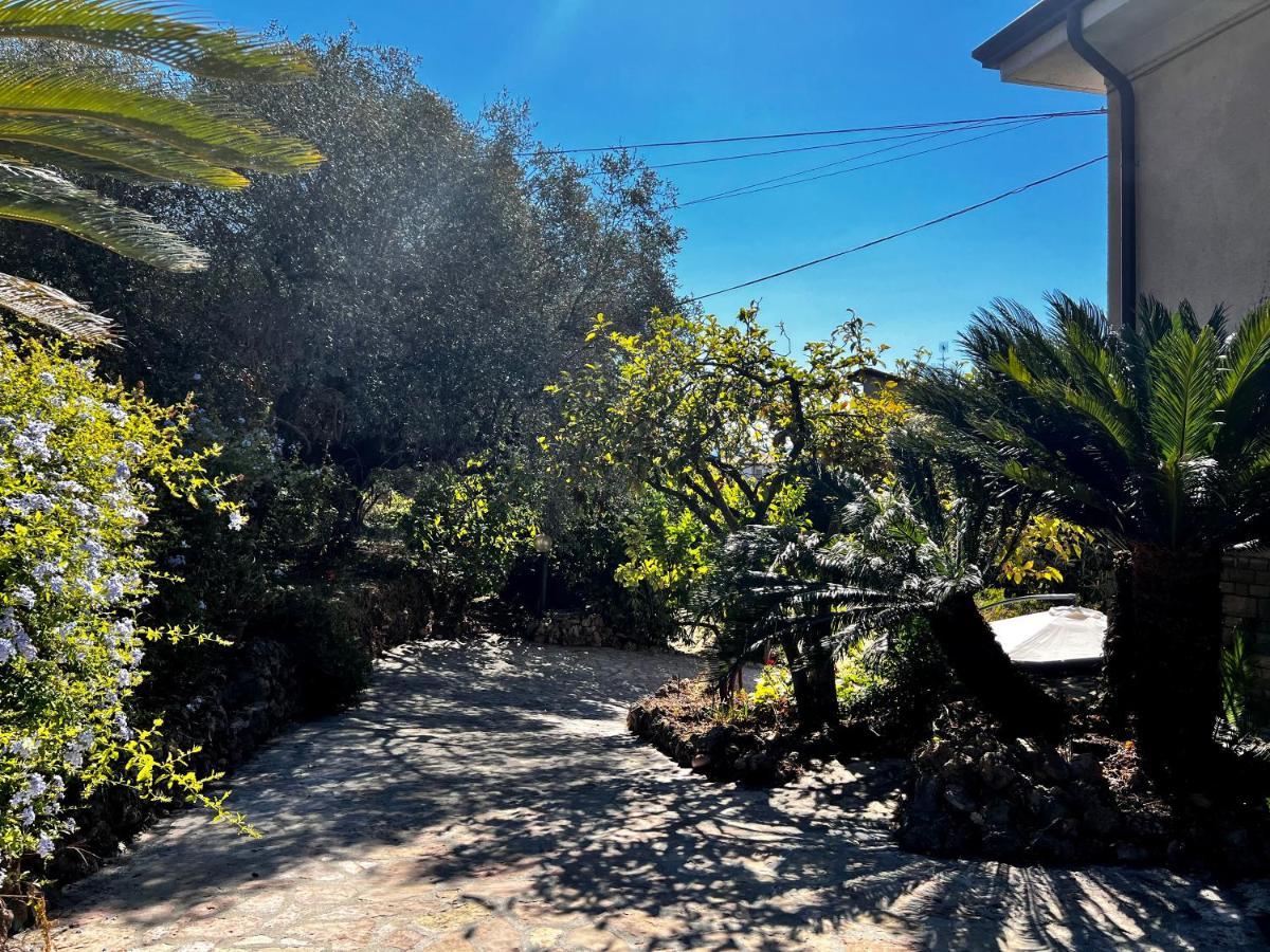 Appartamento Il giardino delle Cycas Romito Magra Esterno foto